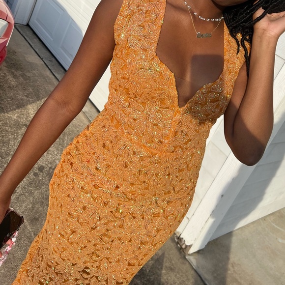 Custom made dress designed by Ghanaian celebrity designer Mimmy Yeboah. - Picture 6 of 6